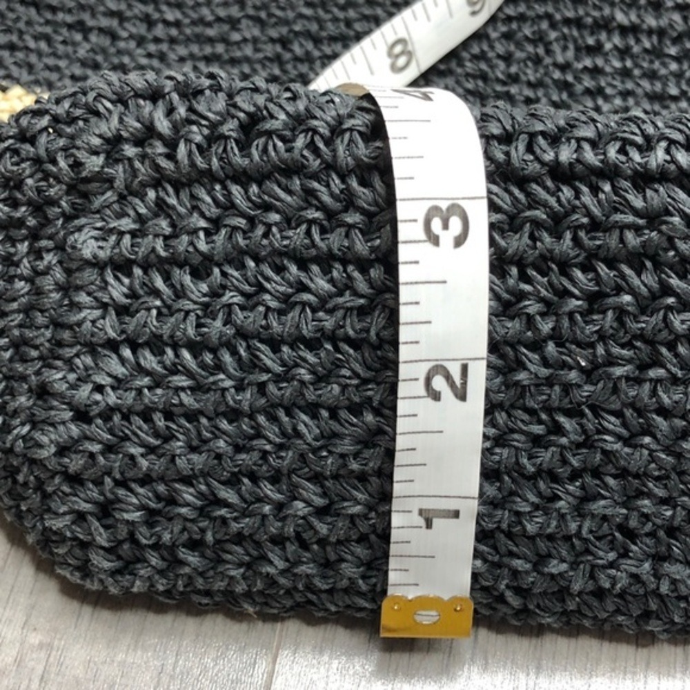 Black striped straw bag excellent condition! - Picture 3 of 6